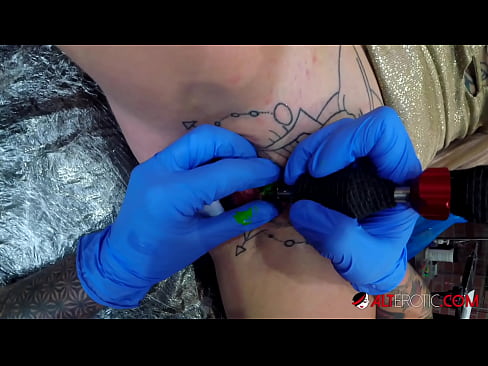 ❤️ Extrem tattooed Hottie Sully Savage krut en Tattoo op hirem Klitoris ❌ Porno op Porno lb.shufflesex.ru ☑